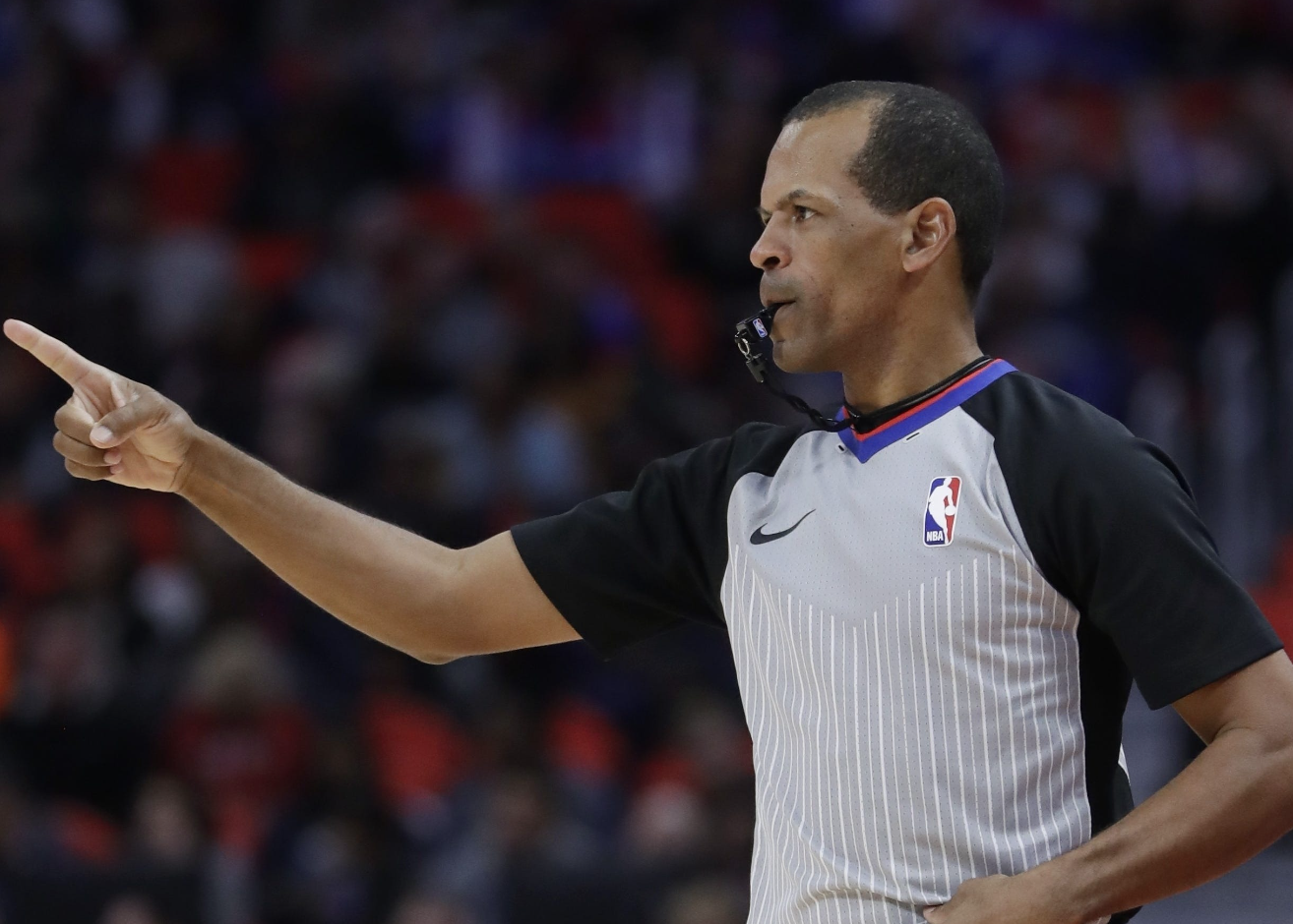 外籍球员率队大胜，晋级下一轮比赛