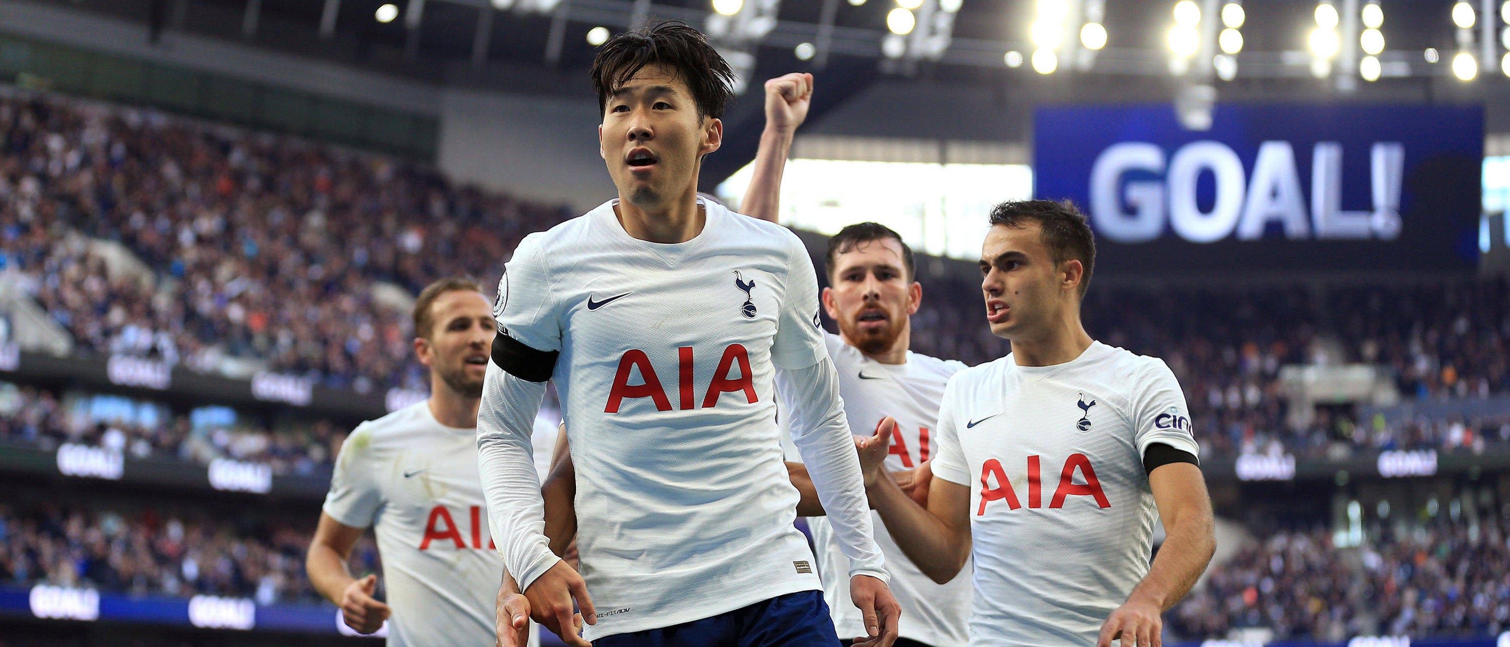 包含法兰克福新援表现抢眼，为球队贡献进球的词条