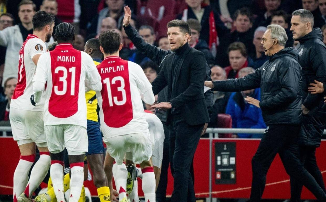 开云官网-阿贾克斯客场逆袭，实现反超晋级