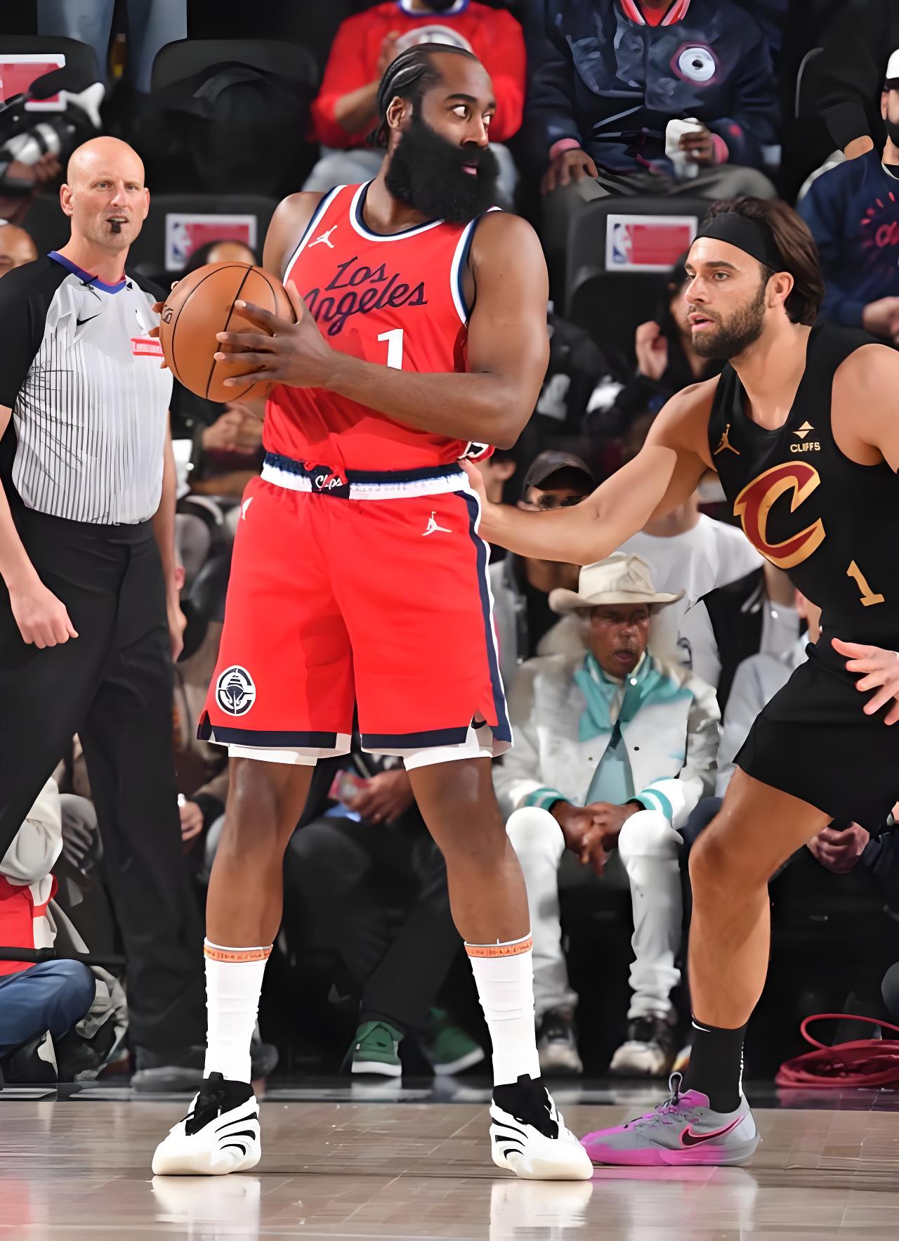 公牛客场大胜黄蜂,莱昂纳德效率赢球 公牛客场大胜黄蜂,莱昂纳德效率赢球