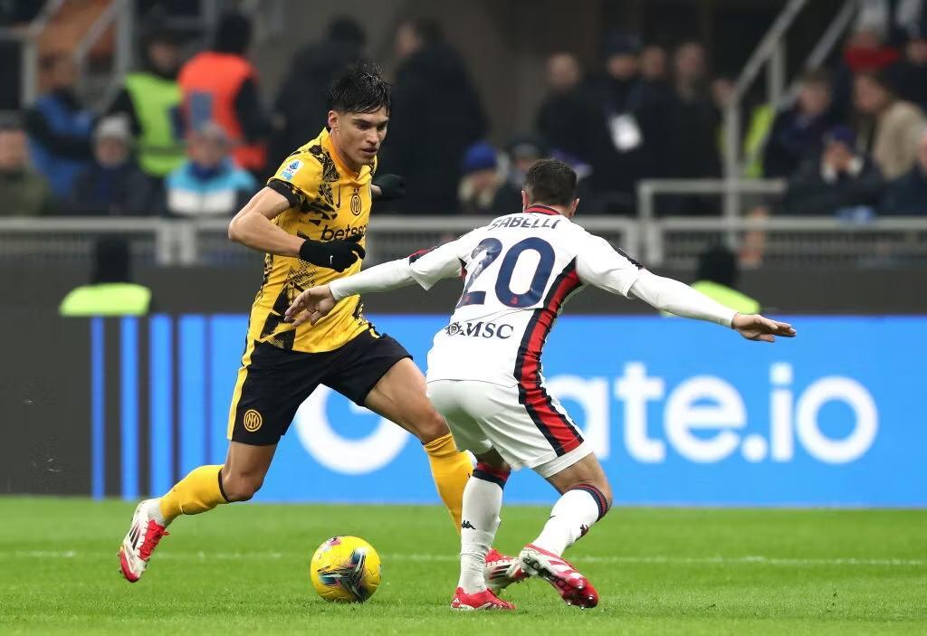 包含国际米兰防守漏洞暴露，需改进防线的词条