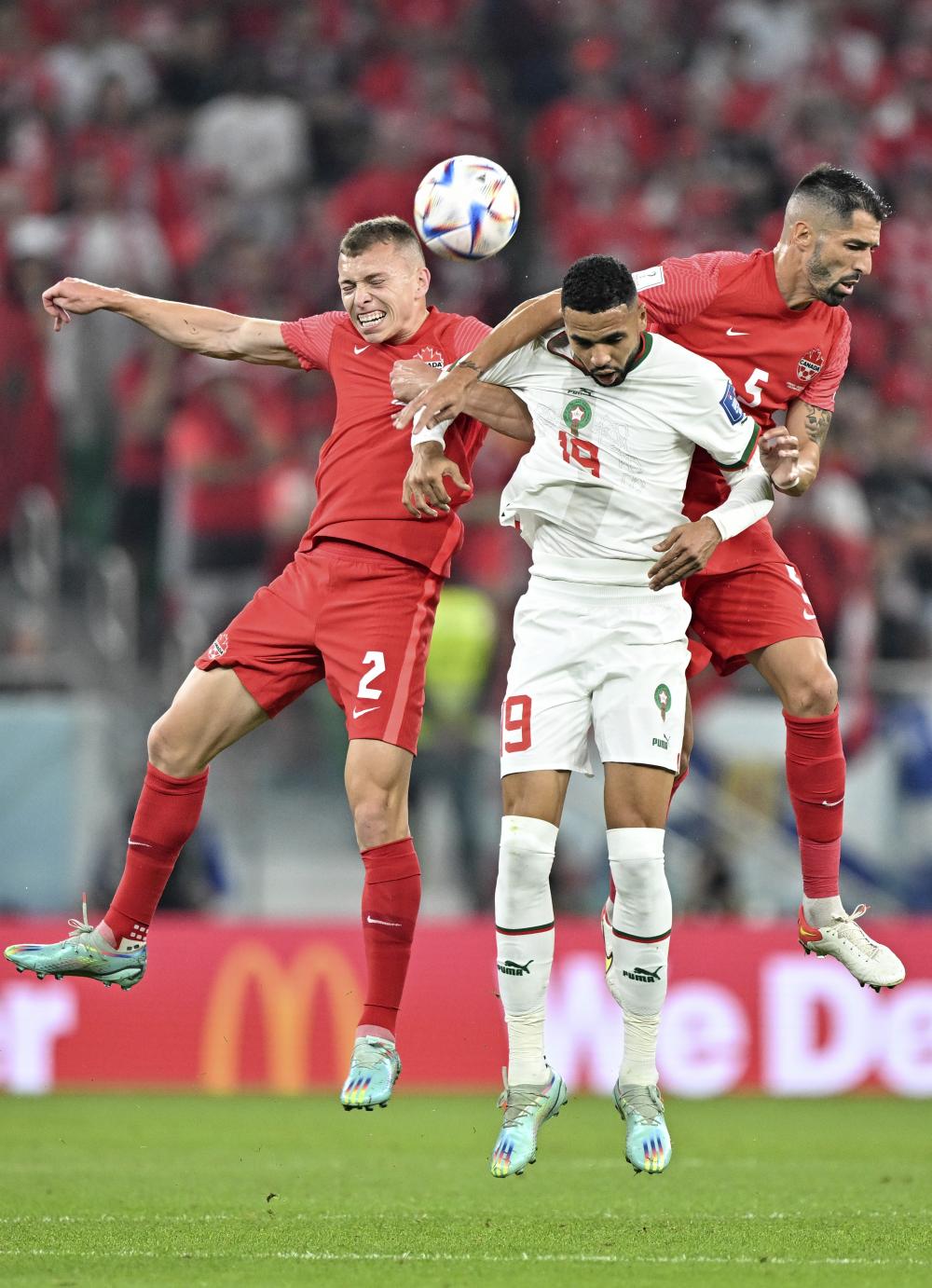 开云APP-摩洛哥队与阿尔及利亚队的比赛惊心动魄