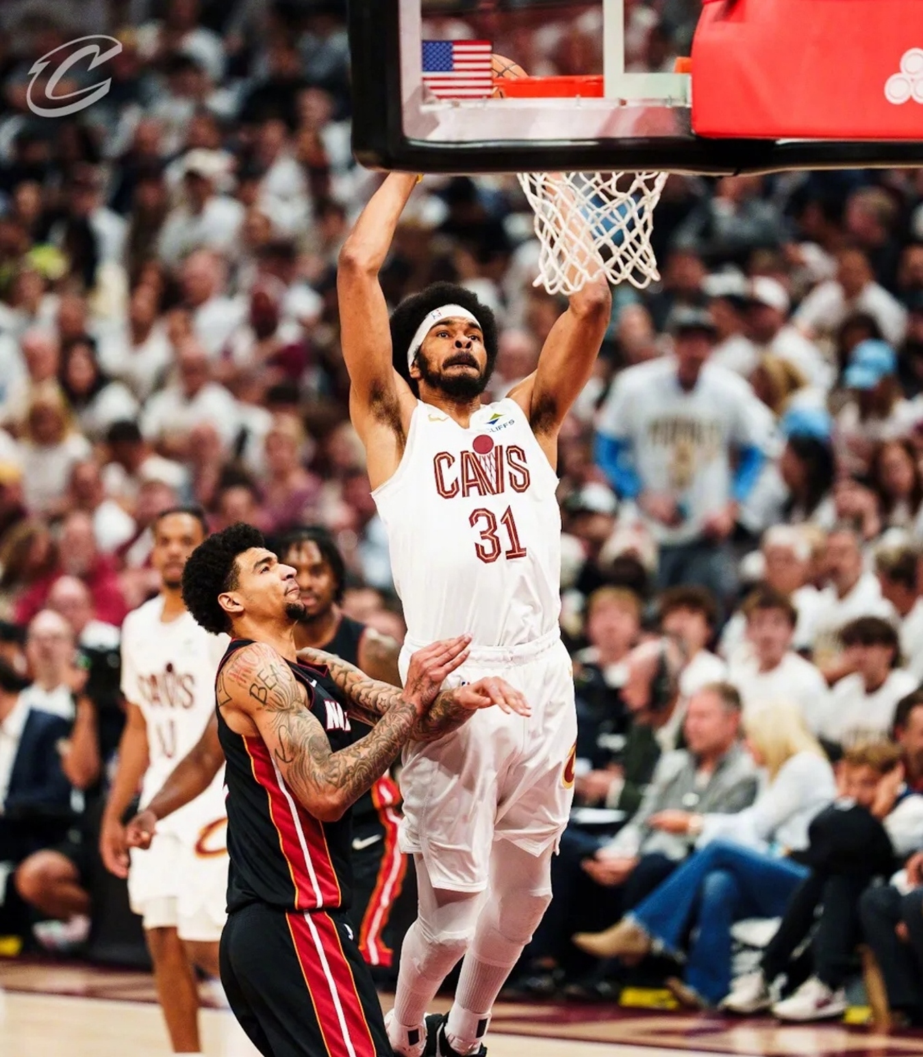 包含热火战胜魔术，成功挑战对手夺冠的词条