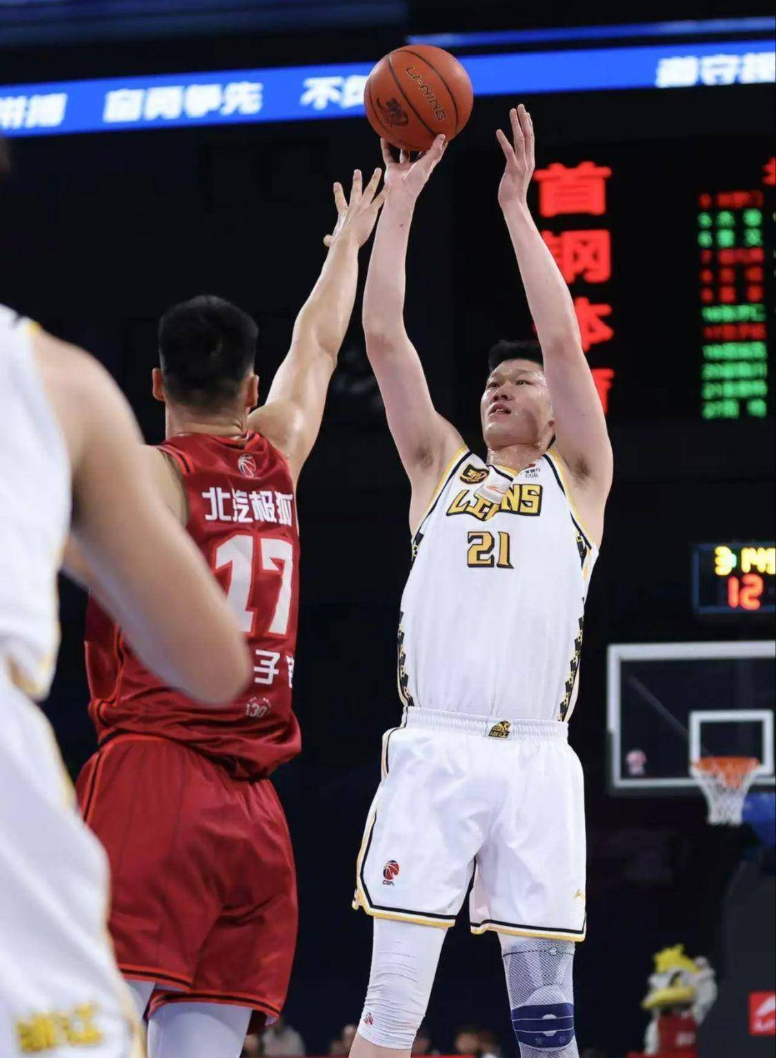 外线投篮手感火热，三分球频频命中的简单介绍