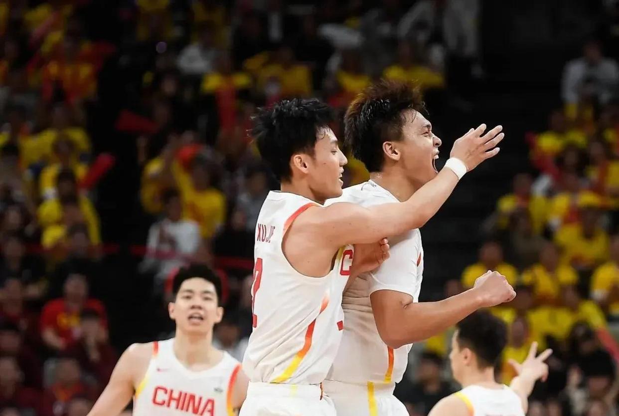 包含精彩纷呈！中国篮球职业联赛赛场上演精彩对决的词条