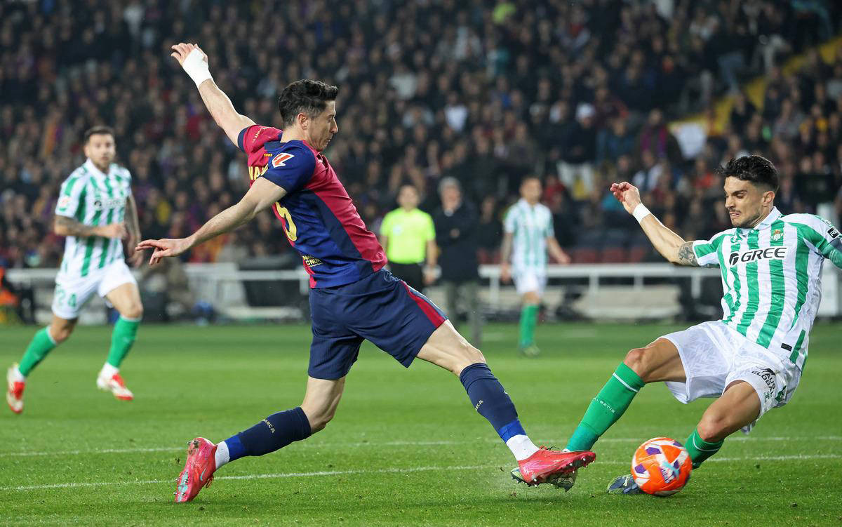 巴塞罗那队成功逆转了对手在比赛中的领先 巴塞罗那队成功逆转了对手在比赛中的领先