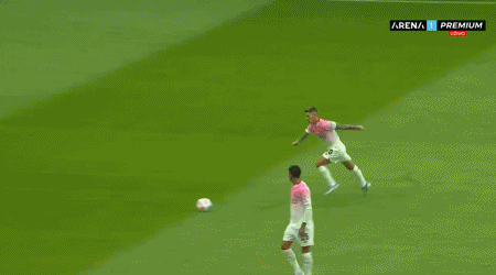 包含波鸿在比赛中表现抢眼，成功战胜强敌的词条