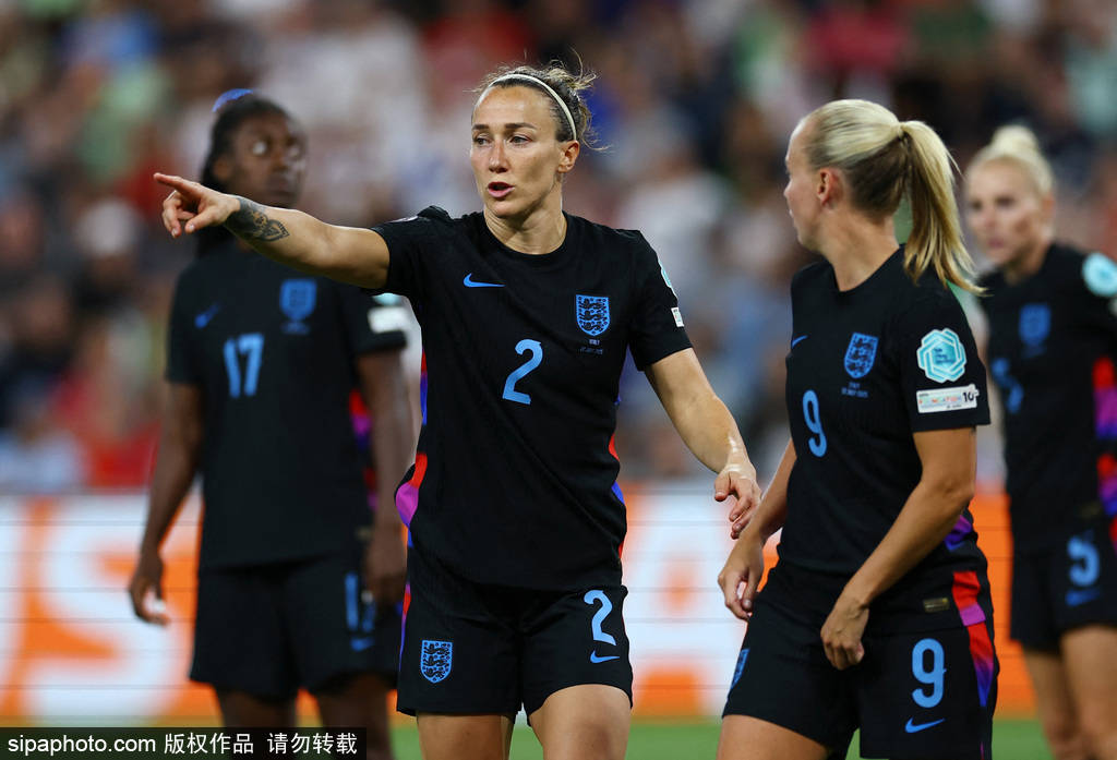 赛场背后故事：女足比赛的女英雄们的简单介绍