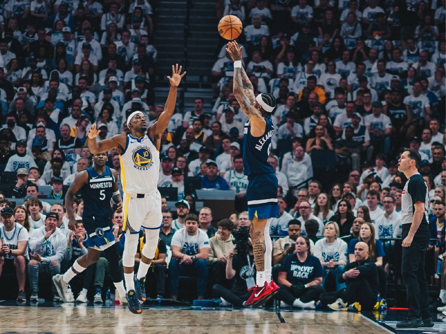 詹姆斯领导湖人队战胜勇士晋级决赛 詹姆斯领导湖人队战胜勇士晋级决赛