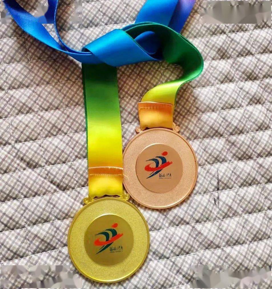 法国女子赛艇队夺冠，圆满完成比赛的简单介绍