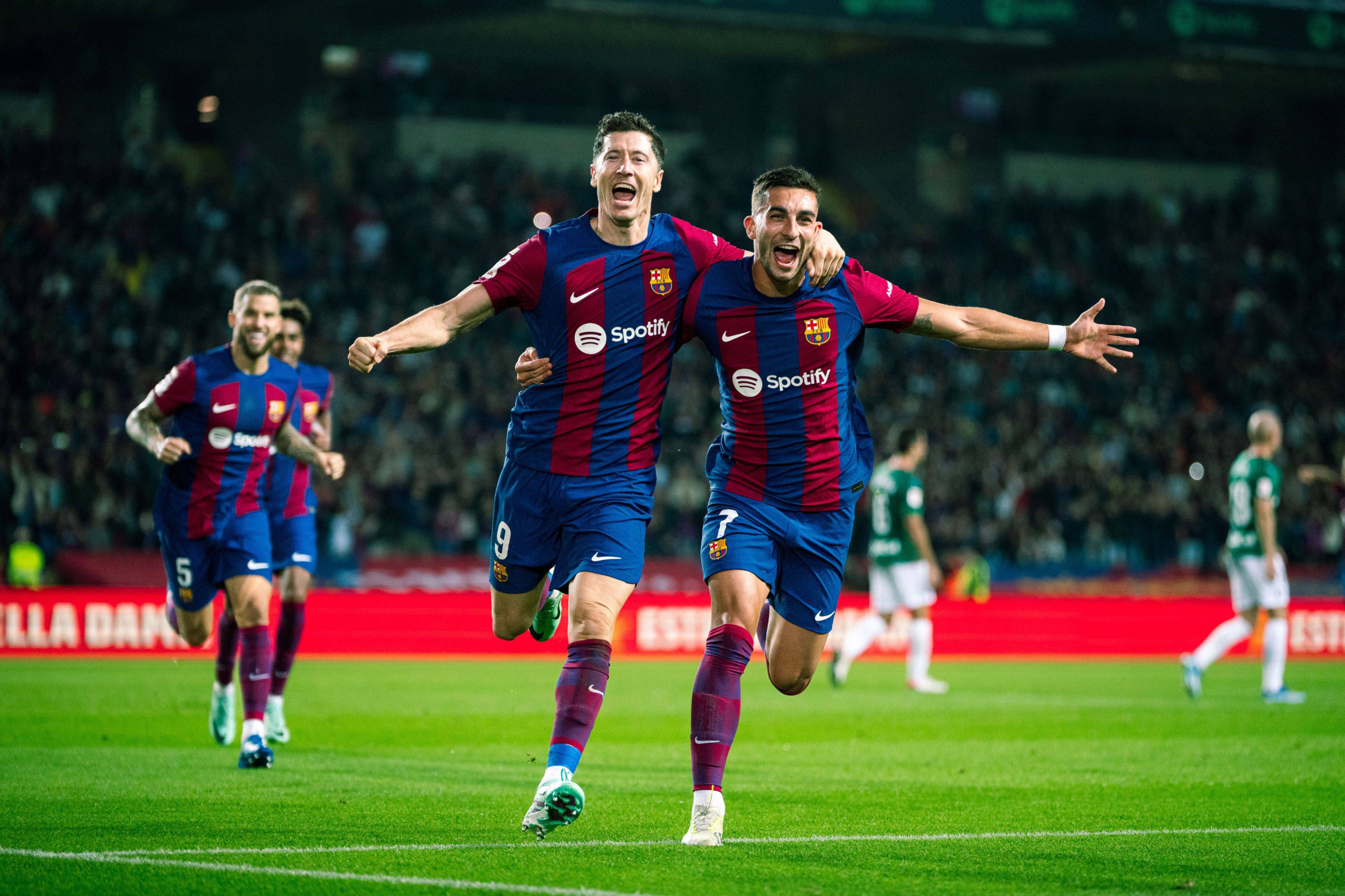 开云平台-包含欧预赛焦点对决，球场上燃起激烈战火的词条