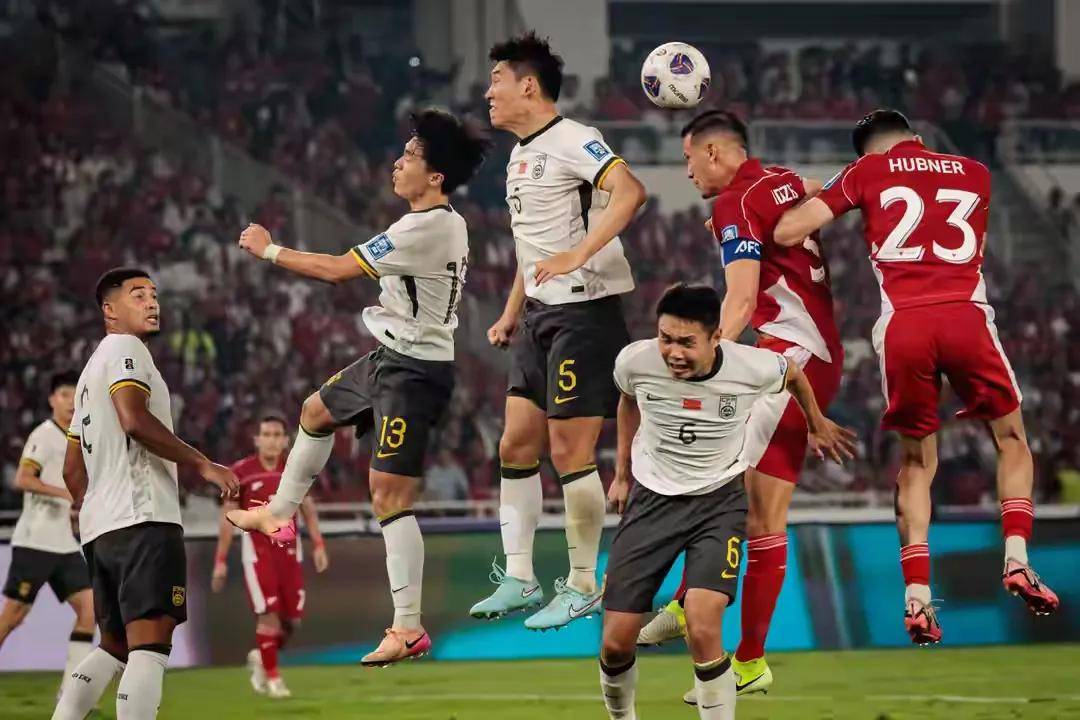 包含资格赛战绩惨淡，中国足球再次与世界杯失之交臂的词条