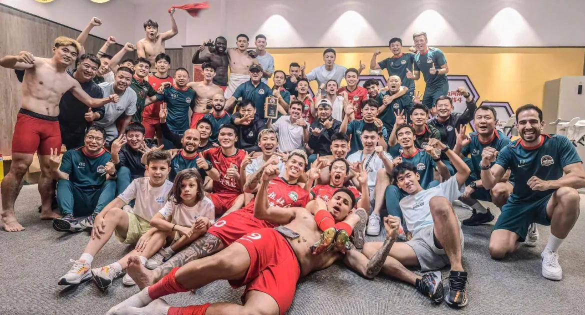 开云体育下载-球队战术大调整，球迷期待团结一心