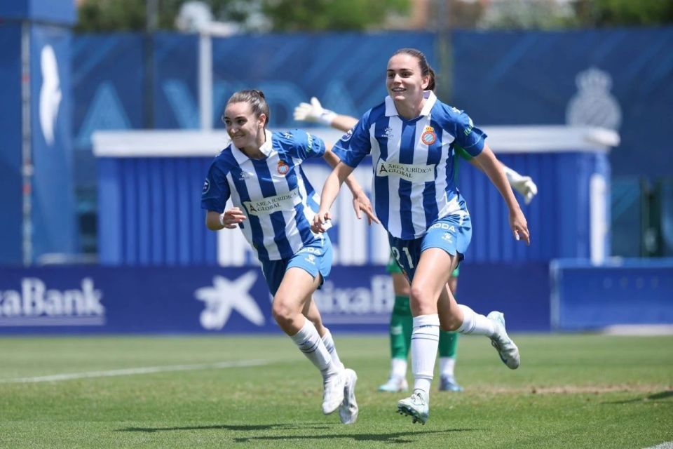 斯洛文尼亚女足迎战西班牙队