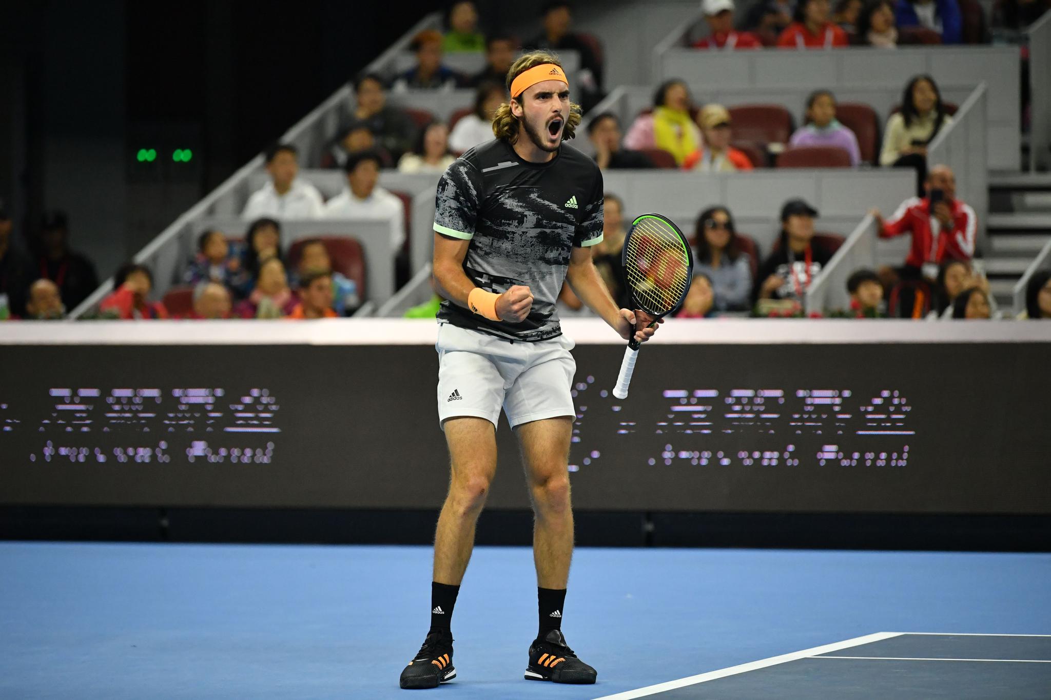 包含英国网球队血洗法国网球队，西西帕斯惊艳世界的词条