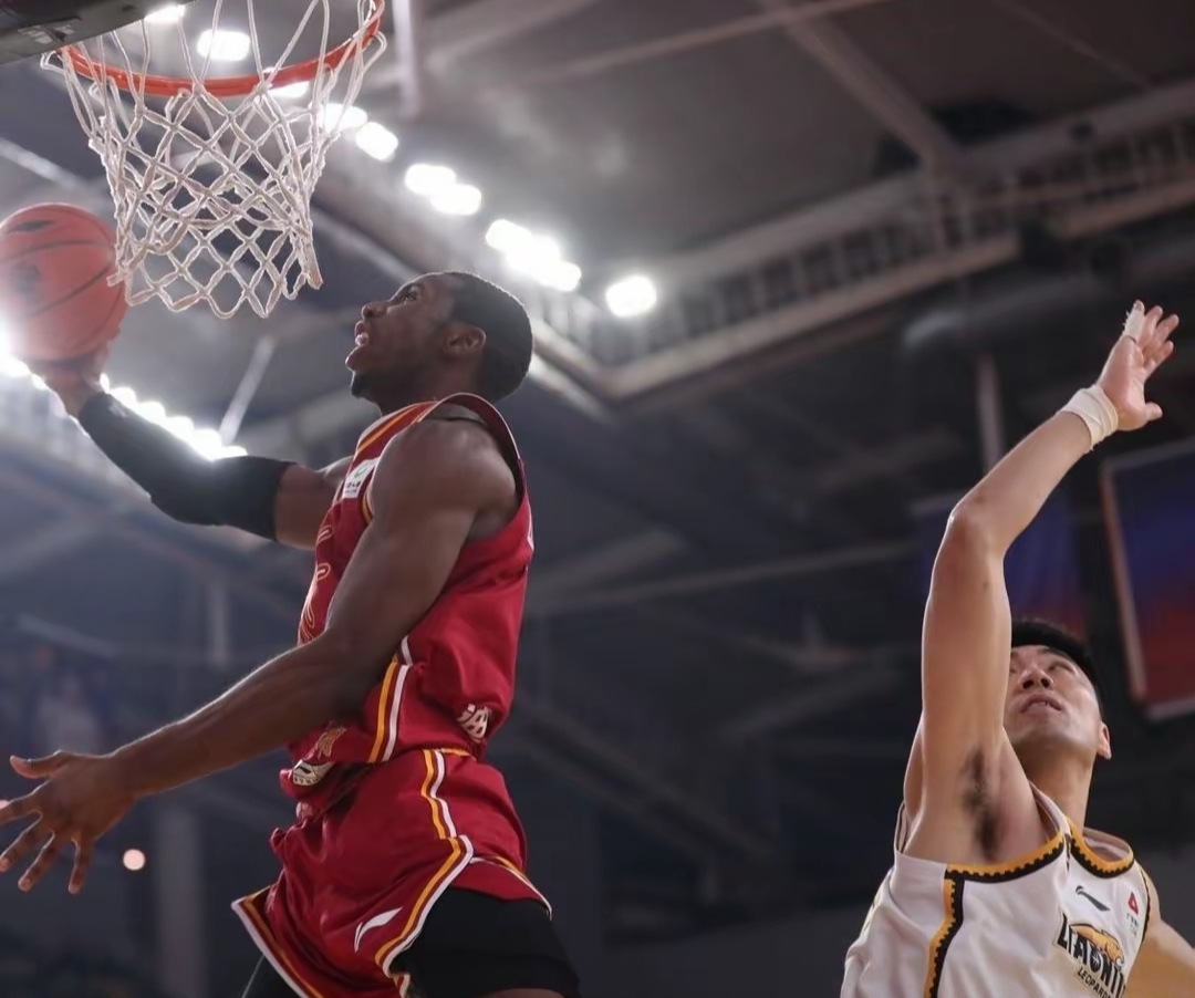 浙江队鏖战四川队，字母哥高光表现