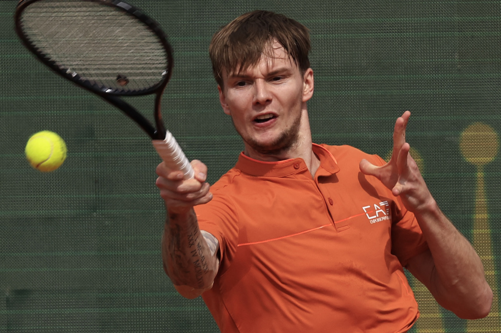 开云下载-戴维斯杯逆转蒙特卡洛大师赛，兹维列夫高光表现